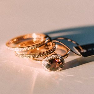 NWT Henri Bendel Ring Set Size 8